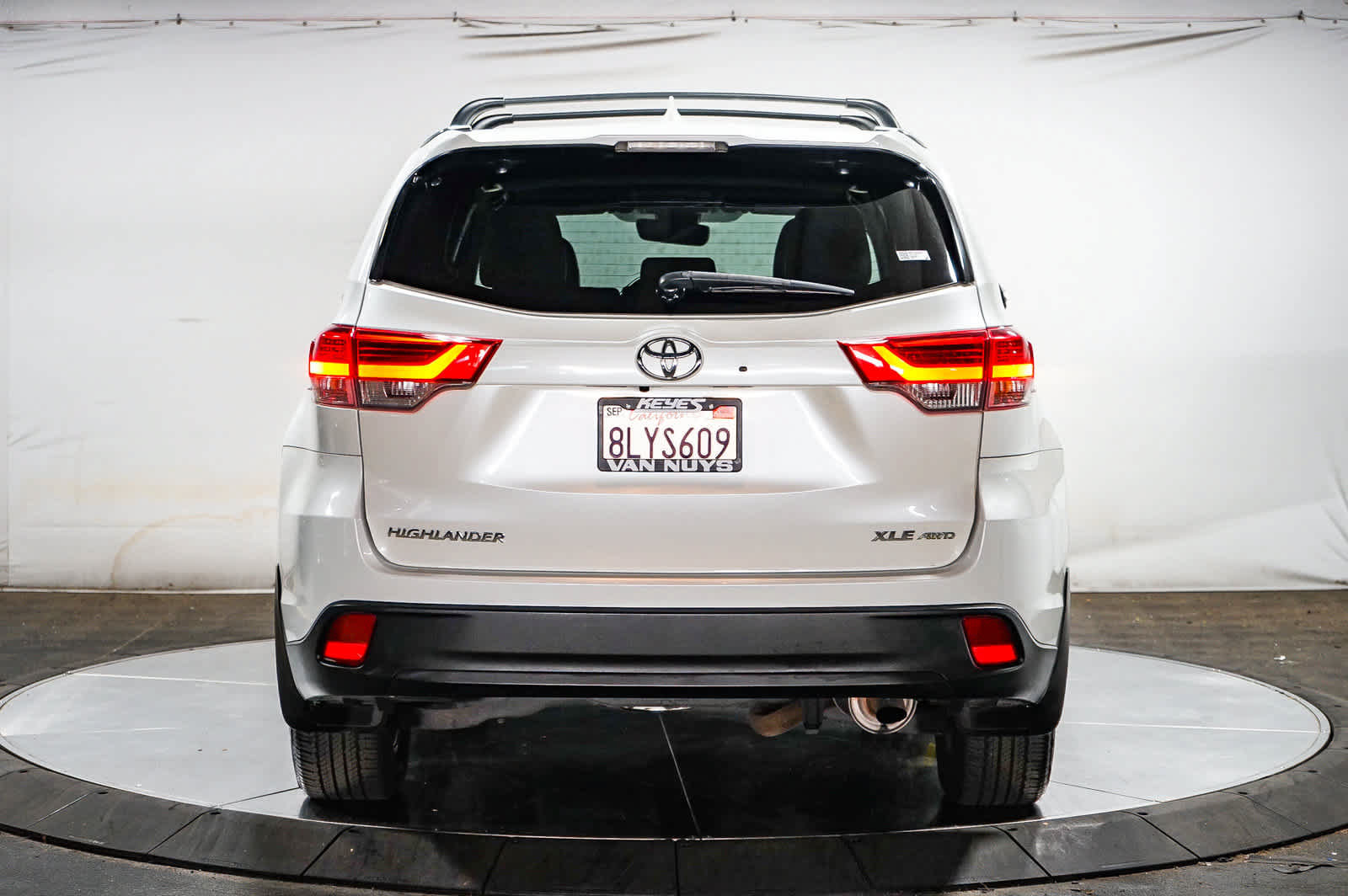 Certified 2019 Toyota Highlander XLE AWD/4WD image 10
