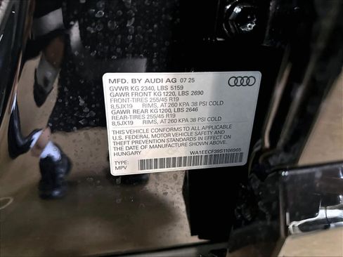 Used 2025 Audi Q3 2.0T Premium Plus w/ Premium Plus Package AWD/4WD image 35