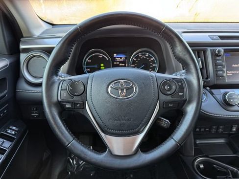 Used 2018 Toyota RAV4 Limited AWD/4WD image 30