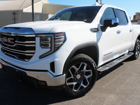 New 2026 GMC Sierra 1500 SLT image 17