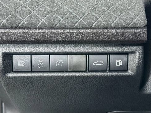 Used 2026 Toyota Camry XLE AWD/4WD image 10