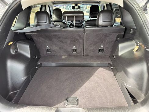 Used 2019 Jeep Cherokee Latitude Plus w/ Comfort/Convenience Group FWD image 47