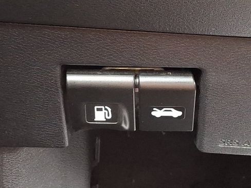 Used 2024 Nissan Versa SR FWD image 25