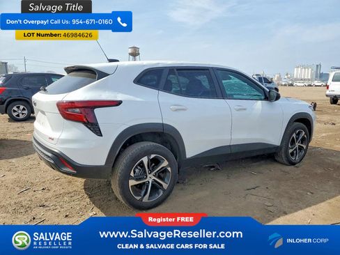 Used 2025 Chevrolet Trax RS w/ Driver Confidence Package image 4