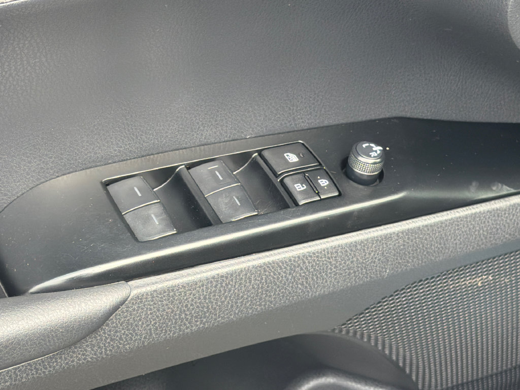 Used 2025 Toyota Camry SE w/ Convenience Package FWD image 18