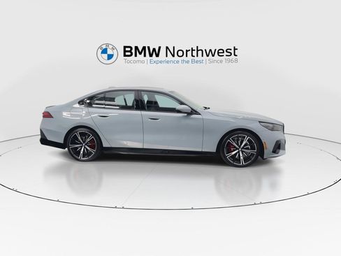 Used 2026 BMW 530i xDrive w/ M Sport Package AWD/4WD image 5