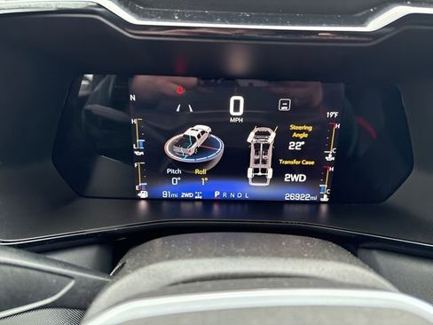 Used 2023 Chevrolet Colorado Z71 w/ Z71 Convenience Package 2 image 11