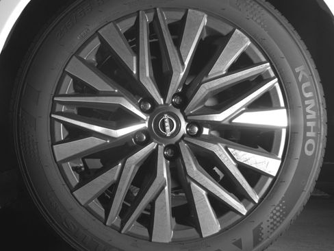Used 2025 Nissan Altima 2.5 SV FWD image 17
