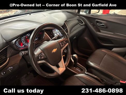Used 2018 Chevrolet Trax LT w/ LT Convenience Package image 17