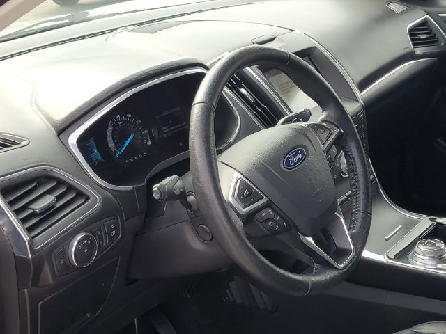Used 2019 Ford Edge Titanium w/ Cold Weather Package AWD/4WD image 7