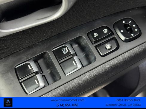Used 2018 Kia Soul FWD image 25