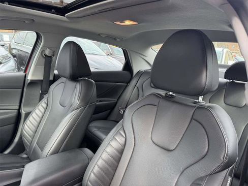 Certified 2025 Hyundai Elantra Limited image 18