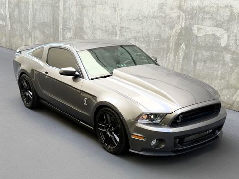 Used 2011 Ford Mustang Shelby GT500 w/ SVT Performance Pkg image 16