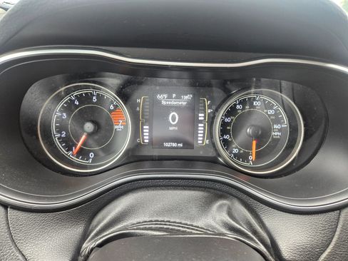Used 2019 Jeep Cherokee Latitude Plus w/ Cold Weather Group AWD/4WD image 16