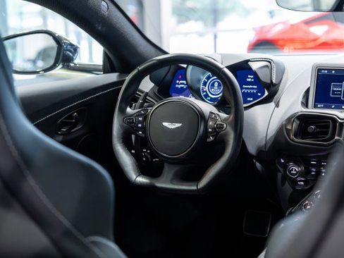Used 2023 Aston Martin V8 Vantage Coupe image 37
