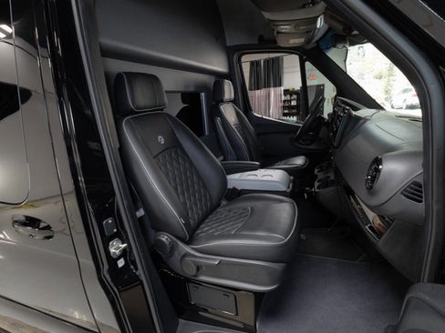 Used 2019 Mercedes-Benz Sprinter 2500 w/ Premium Package image 81