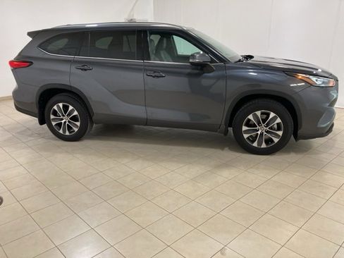 Used 2020 Toyota Highlander XLE image 6