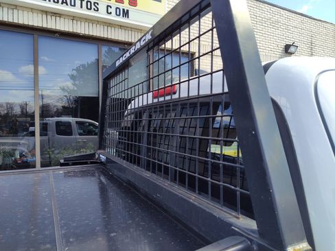 Used 2016 Toyota Tacoma SR5 w/ SR5 Appearance Package (SN) image 24