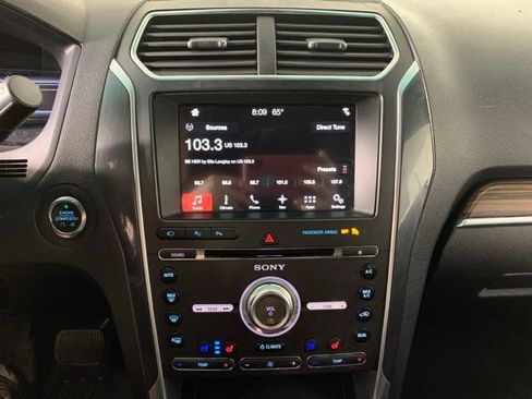 Used 2017 Ford Explorer Limited w/ Equipment Group 301A AWD/4WD image 3