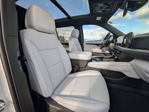New 2026 Chevrolet Suburban Premier image 33
