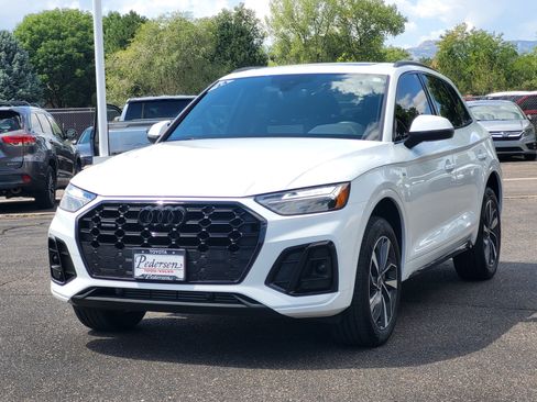 Used 2024 Audi Q5 2.0T Premium w/ Summer of Audi Package AWD/4WD image 4