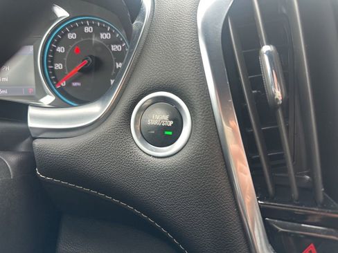 Used 2022 Chevrolet Traverse LT w/ Midnight/Sport Edition image 18