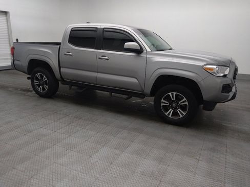 Used 2020 Toyota Tacoma SR w/ SR Convenience Package image 11