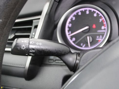 Used 2021 Toyota Camry LE image 22