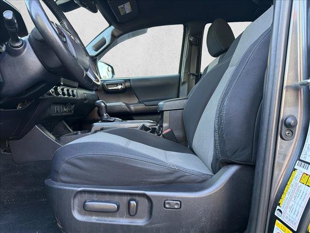 Used 2020 Toyota Tacoma TRD Off-Road AWD/4WD image 12
