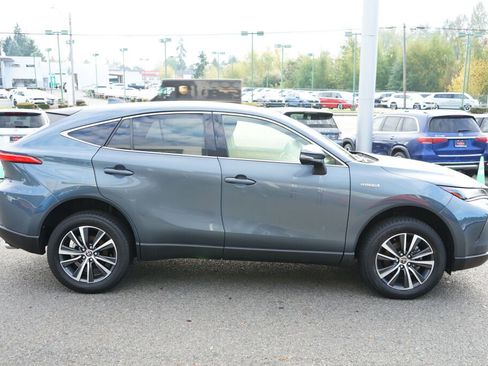 Used 2021 Toyota Venza LE image 6