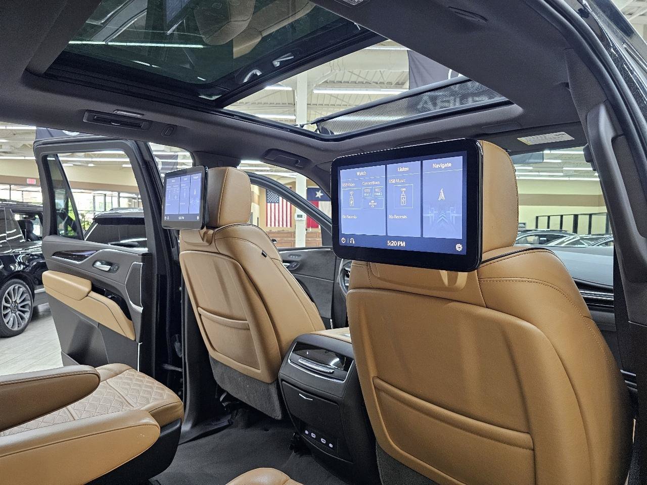 Used 2021 Cadillac Escalade Premium Luxury RWD image 25