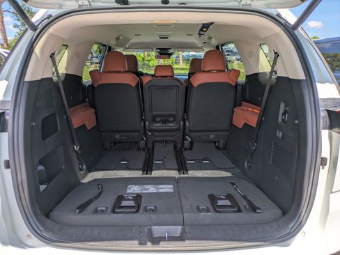 Certified 2023 Kia Carnival SX FWD image 10
