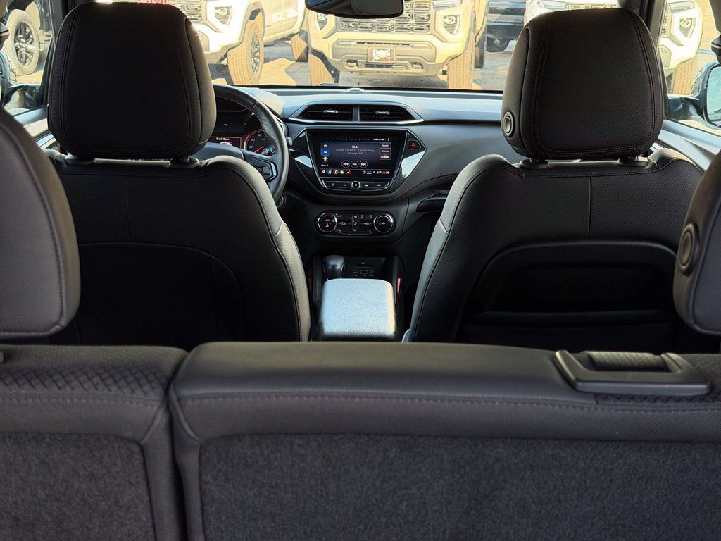 Used 2023 Chevrolet TrailBlazer RS w/ Sun and Liftgate Package FWD image 9