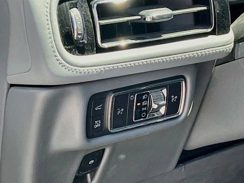 Used 2022 Lincoln Nautilus Reserve FWD image 10