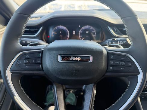 Used 2025 Jeep Grand Cherokee L Limited w/ Luxury Tech Group II image 26