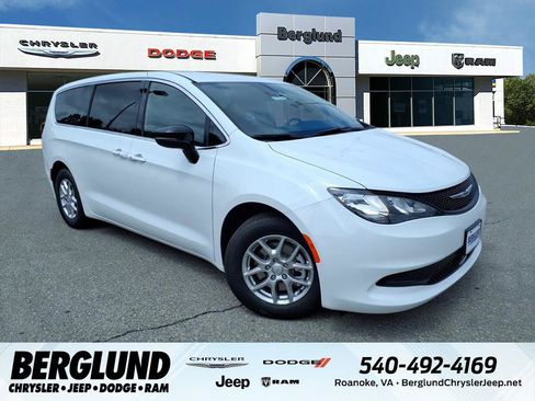 New 2027 Chrysler Pacifica LX FWD image 1