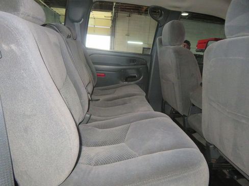 Used 2006 Chevrolet Silverado 2500 LT w/ Heavy-Duty Power Package AWD/4WD image 28