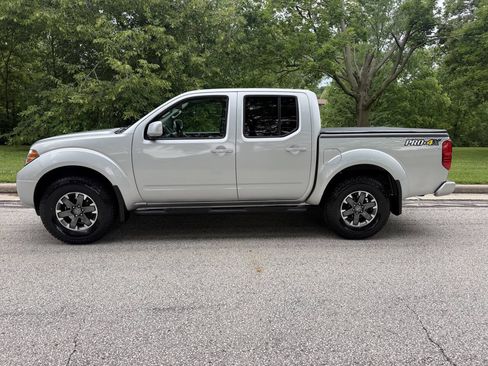 Used 2016 Nissan Frontier PRO-4X AWD/4WD image 2