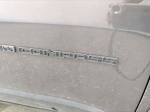Used 2021 Jeep Compass Latitude FWD image 9