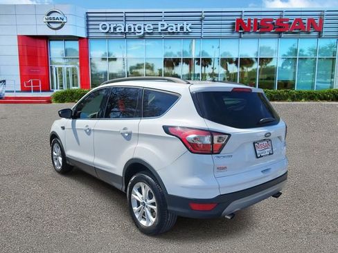 Used 2018 Ford Escape SE image 3