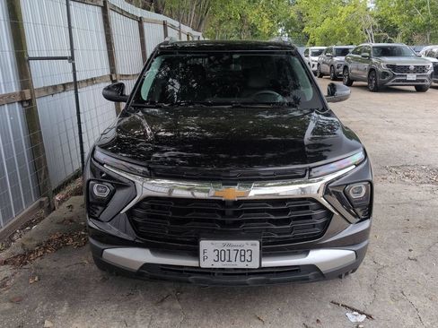 Used 2025 Chevrolet TrailBlazer LT AWD/4WD image 2