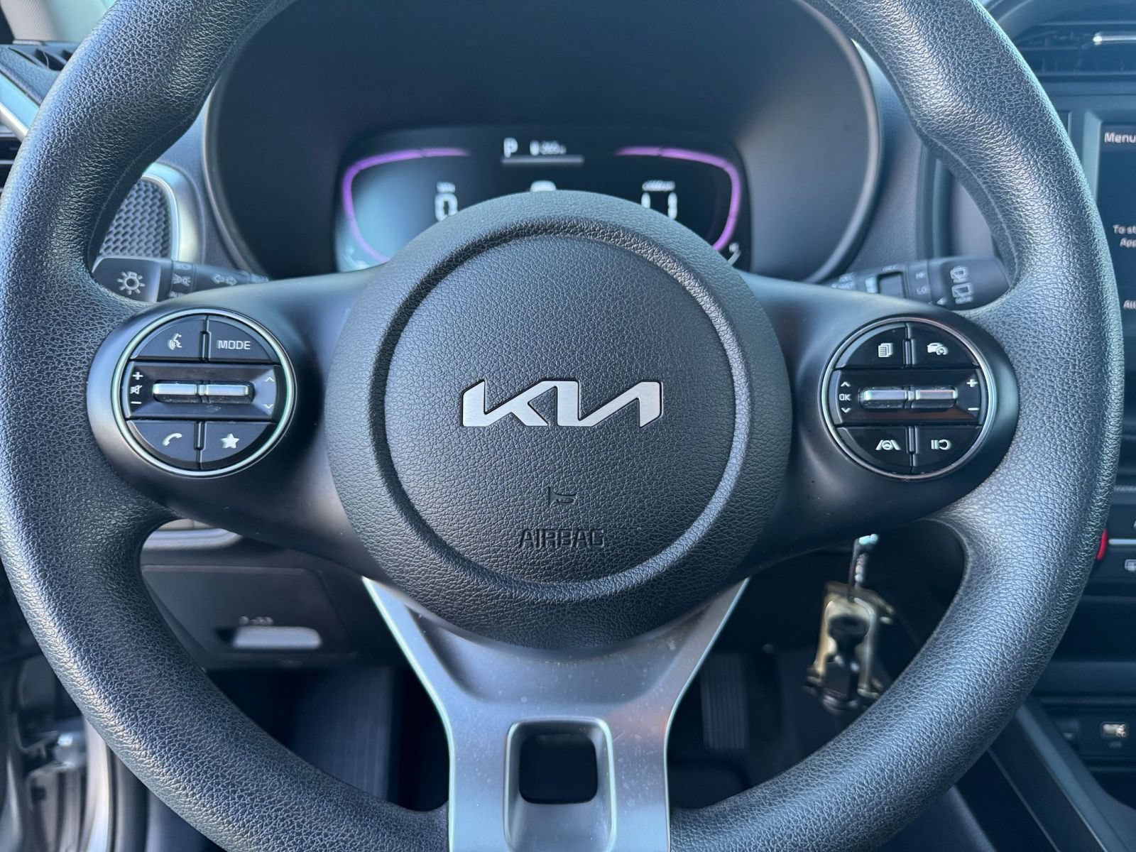 Used 2025 Kia Soul LX w/ LX Technology Package FWD image 25