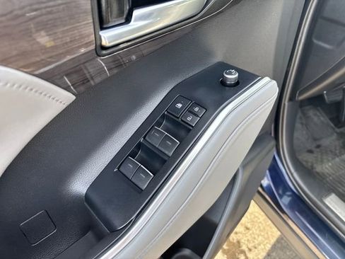 Used 2022 Toyota Highlander Platinum image 11