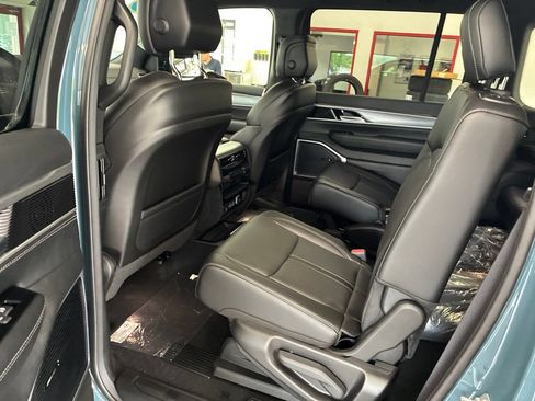 New 2026 Jeep Grand Wagoneer 4WD image 17