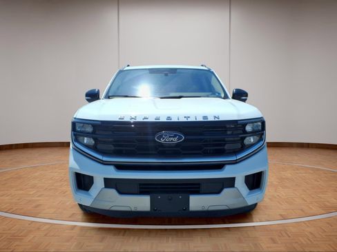 Used 2025 Ford Expedition Max Platinum AWD/4WD image 2
