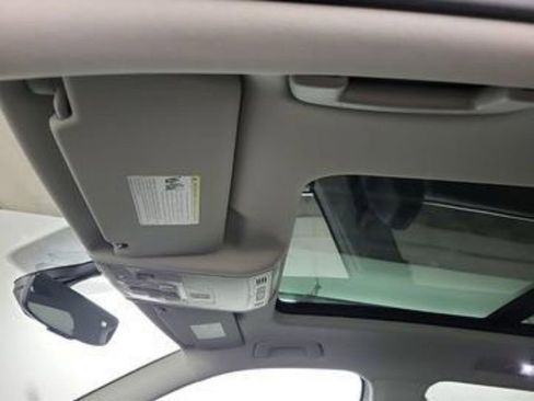 Used 2021 Volkswagen Tiguan SE w/ Panoramic Sunroof Package image 11