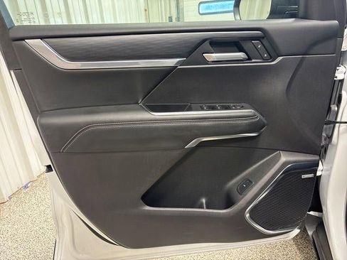 Used 2025 GMC Acadia Elevation AWD/4WD image 13