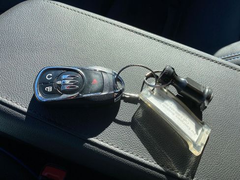 Used 2025 Buick Envista Sport Touring image 22