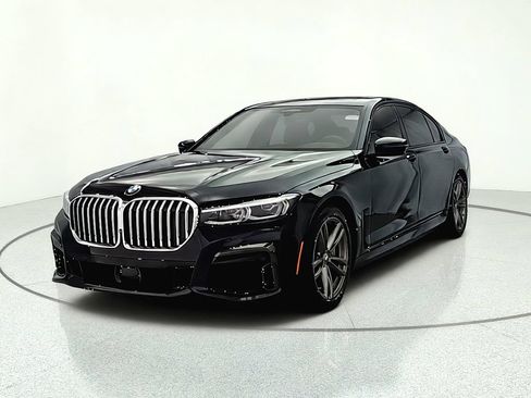 Used 2020 BMW 750i xDrive w/ Executive Package AWD/4WD image 2