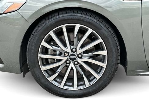 Used 2017 Lincoln Continental Select w/ Climate Package AWD/4WD image 8